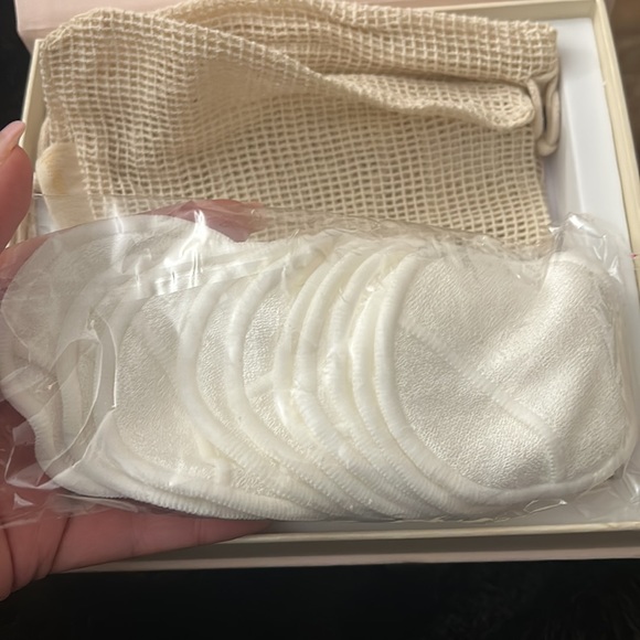 Neiman Marcus box with cloth circle pads and a small cloth bag - Picture 3 of 5